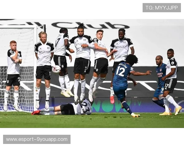 “法甲场场精彩，豪门之间的冠军争夺白热化”，法甲冠军叫什么